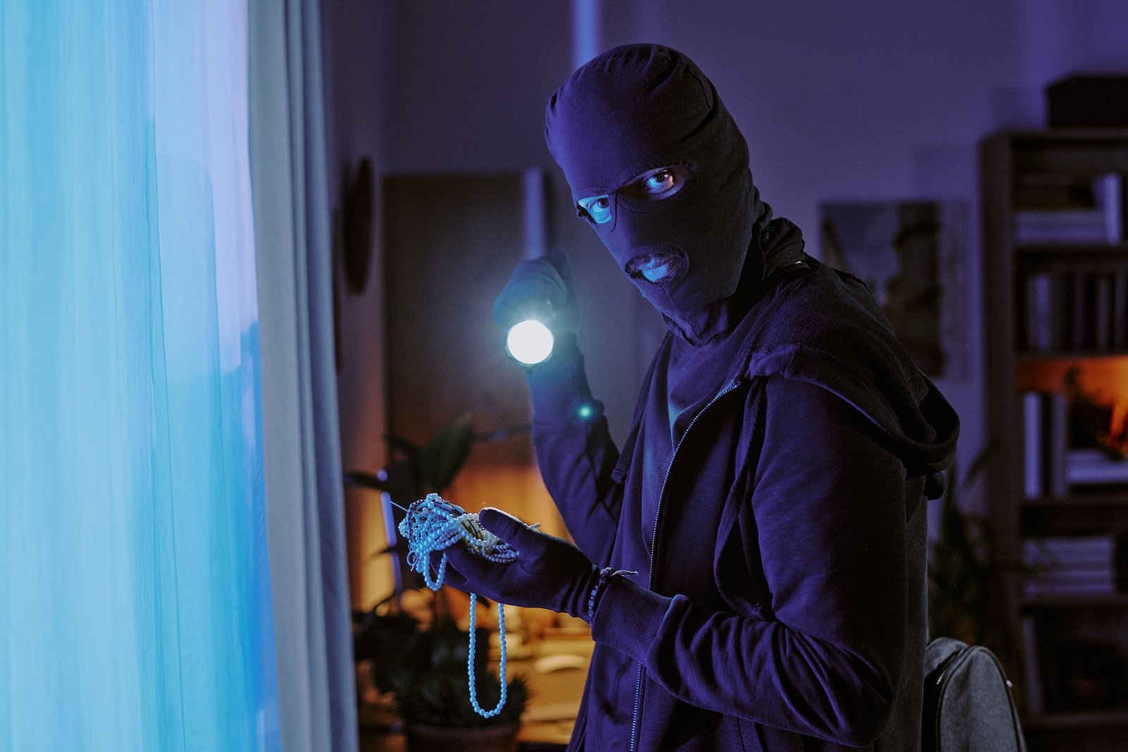 Benefits of Alarm Systems / Insitect Alarm systems and Burglar Alarm solutions offer reliable intrusion detection and protection, ensuring safety and peace of mind for your property.