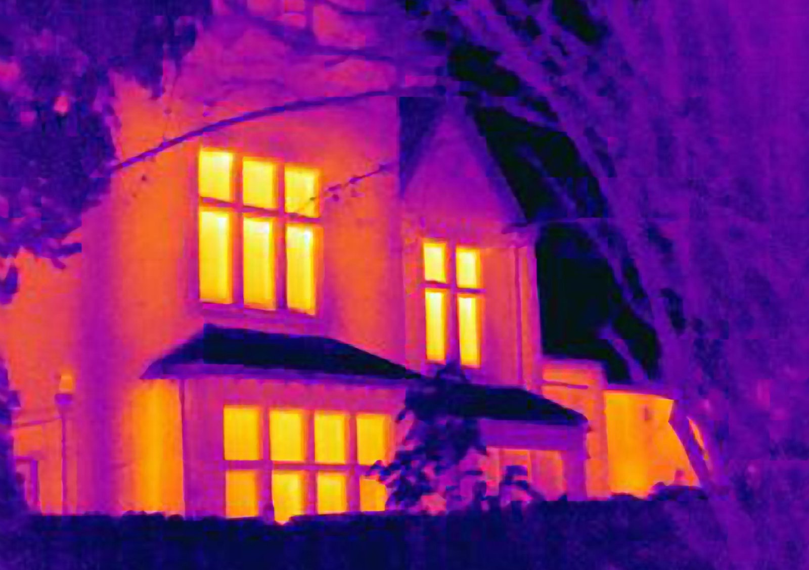 Key Features of Thermal Cameras / Insitect Thermal Cameras, heat detection, and thermal imaging improve security cameras and surveillance systems, offering heat vision for better protection.